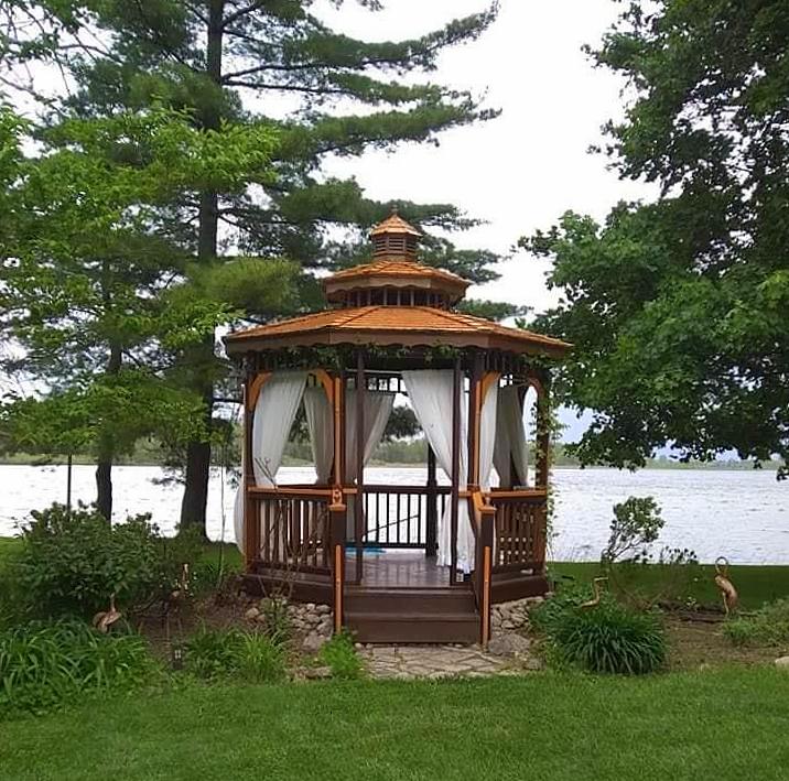 Photo by Ron Burt DJ